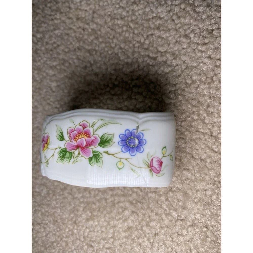 Set of 4 Andrea by Sadek Porcelain Floral Napkin Rings 2